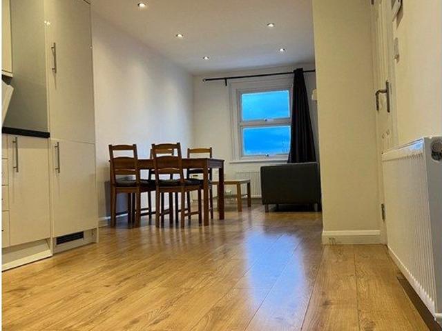 Old Kent Road, London SE15, 3 bed maisonette to rent, £2,995 pcm | PrimeLocation