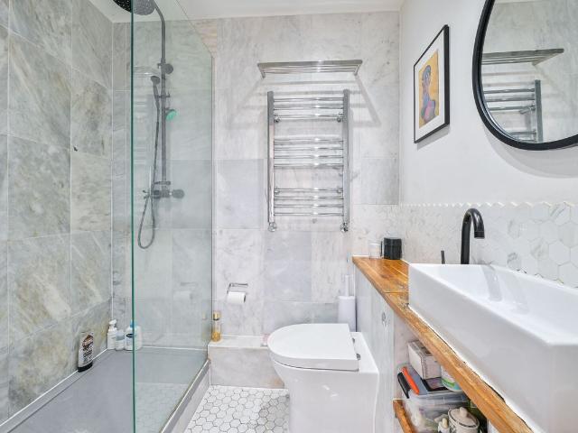 Old Kent Road, Peckham, London SE15, 2 bed flat to rent, £2,000 pcm | PrimeLocation