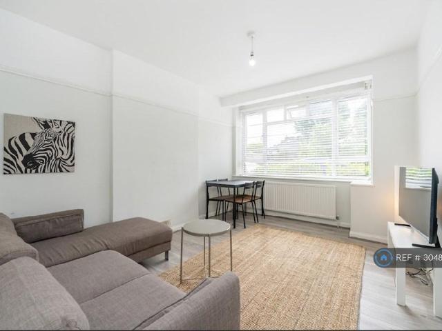 Old House Gardens, Twickenham, TW1 2 bed flat to rent £2,350 pcm £542 pw