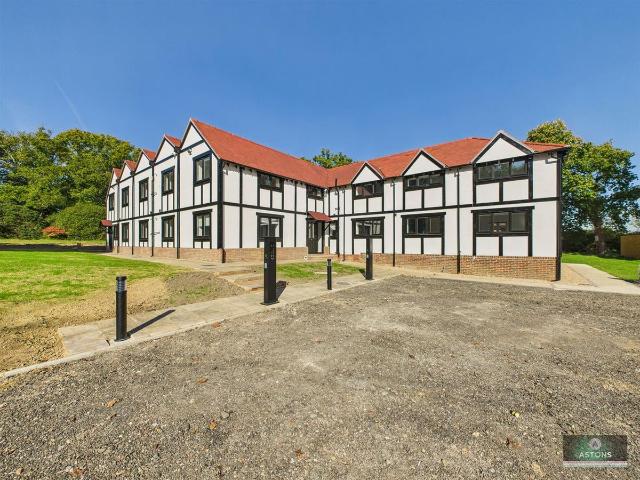 Old Hollow, Worth, Crawley RH10, 2 bed flat to rent, £1,550 pcm | PrimeLocation