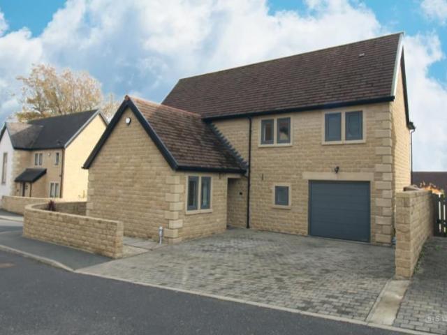 Old Hopkinson Drive, Birkby HD2, 5 bed detached house to rent, £1,795 pcm | PrimeLocation