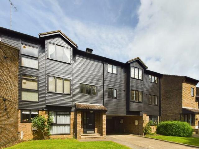 Old Hertford Road, Hatfield AL9, 1 bed flat to rent, £1,300 pcm | PrimeLocation