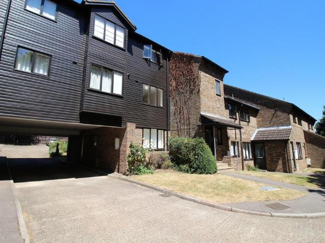 Old Hertford Road, HATFIELD, AL9 2 bed flat to rent £1,250 pcm £288 pw