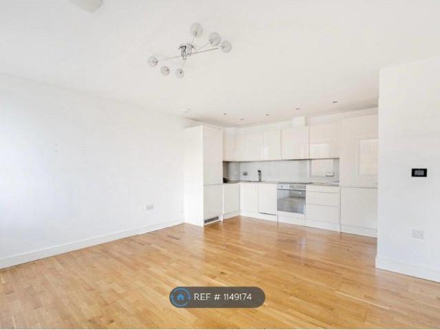 Old Inn House, Sutton SM1, 2 bed flat to rent, £1,850 pcm | PrimeLocation