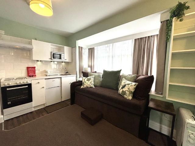 Old Oak Road, Kings Norton, B38