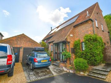 Old Orchard, Park Street, AL2 6 bed detached house to rent £3,950 pcm £912 pw