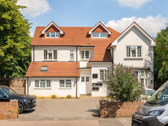 Old Lodge Lane, Purley CR8, 3 bed flat to rent, £2,200 pcm | PrimeLocation