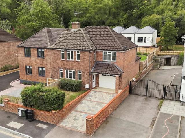 Old Lodge Lane, Purley CR8 5 bed semi detached house to rent £3,000 pcm £692 pw