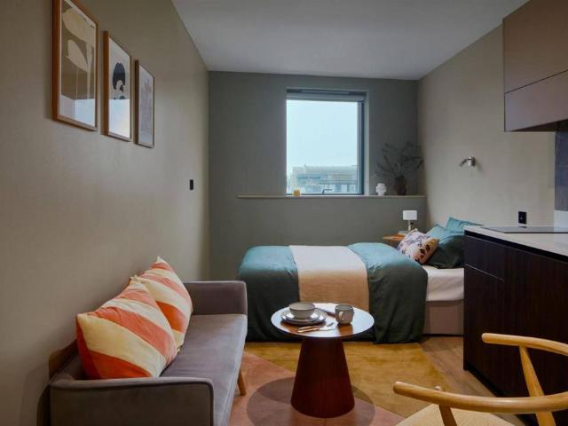Old London Road, Kingston Upon Thames. Studio to rent £1,928 pcm £445 pw