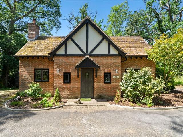 Old Lane, Cobham, Surrey KT11, 2 bed detached house to rent, £3,000 pcm | PrimeLocation