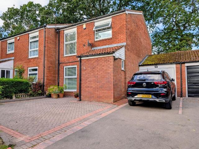 Old Lime Gardens, Kings Norton. 3 bed semi detached house to rent £1,200 pcm £277 pw
