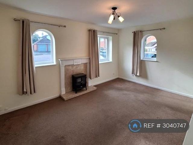 Old Manor Park, Manchester, M46 3 bed terraced house to rent £1,050 pcm £242 pw