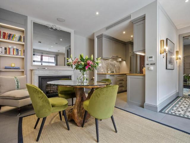 Old Manor Yard, Earls Court, London, SW5 5 bed terraced house to rent £8,649 pcm £1,996 pw