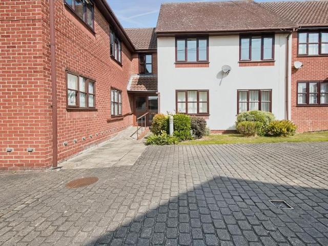 Old Market Court, Burkitts Lane. 2 bed apartment to rent £925 pcm £213 pw