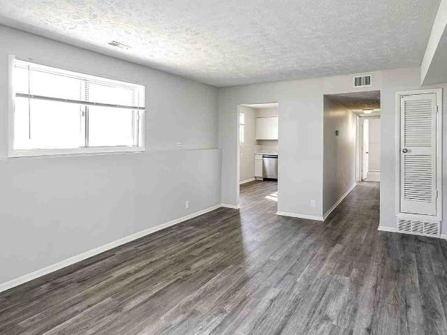 Old Mill Apartments 1 Bedroom Apartment for Rent at 10905 N Mill Ct, Omaha, NE 68154