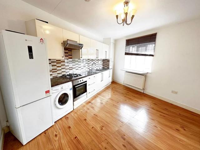 Old Mill Parade Victoria Road, Essex, UK RM1, 2 bed flat to rent, £1,550 pcm | PrimeLocation