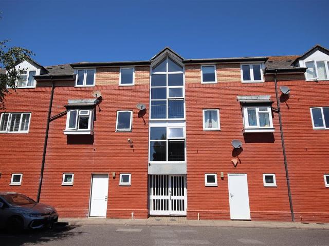 Old Milton Road, New Milton BH25, 2 bed flat to rent, £1,150 pcm | PrimeLocation