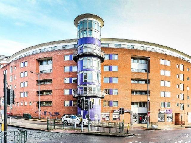Old Snow Hill, Birmingham, West. 2 bed flat to rent £1,050 pcm £242 pw