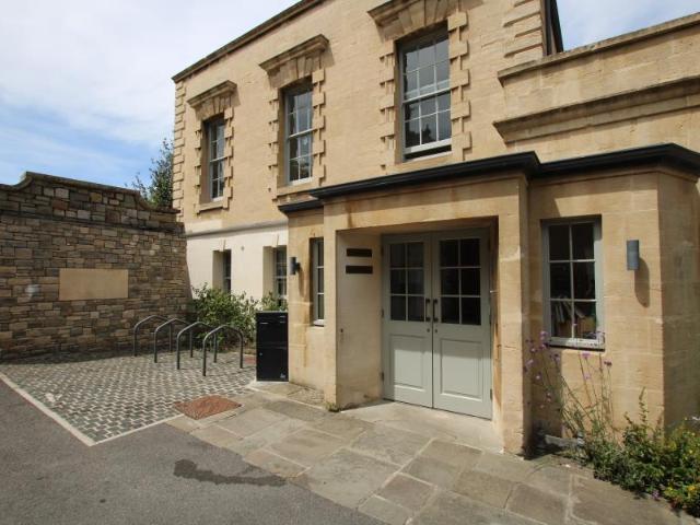 Old School Close, Bristol BS6 2 bed apartment to rent £2,400 pcm £554 pw