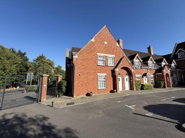 Old School Court, Fareham PO16 1 bed flat to rent £850 pcm £196 pw