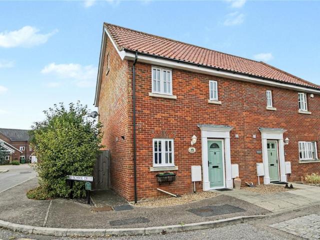 Old School Drive, Reydon, Southwold. 3 bed end of terrace house to rent £1,100 pcm £254 pw