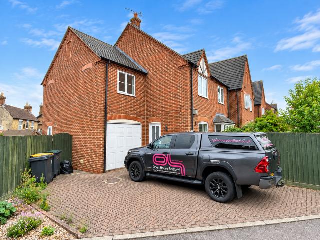 Old School Gardens, Wootton, Bedford 5 bed link detached house to rent £3,000 pcm £692 pw