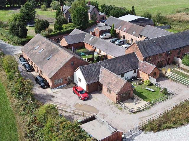 Old Stafford Road, Wolverhampton WV10 3 bed barn conversion to rent £1,600 pcm £369 pw