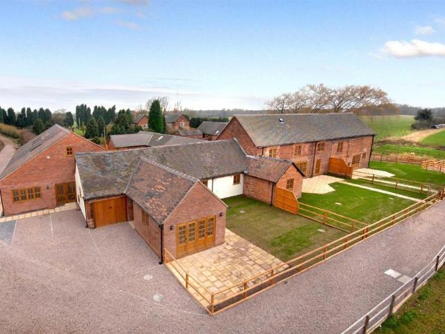 Old Stafford Road, Slade Heath. 3 bed barn conversion to rent £1,600 pcm £369 pw