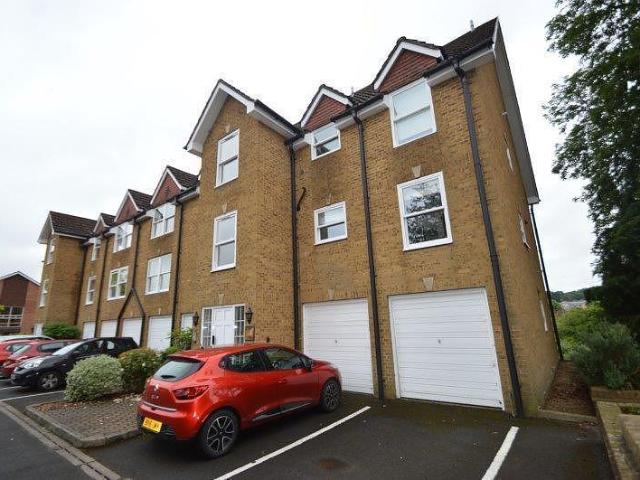 Old Station Way, Godalming GU7 1 bed apartment to rent £1,150 pcm £265 pw