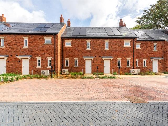 Old Station Yard, Castlethorpe. 3 bed house to rent £1,700 pcm £392 pw