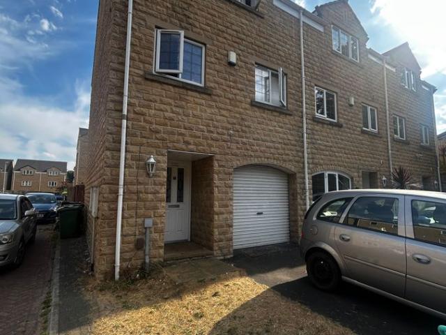 Old Station Court, Heckmondwike WF16, 3 bed end terrace house to rent, £1,100 pcm | PrimeLocation