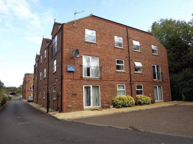 Old Station Mews, Eaglescliffe, TS16 2 bed flat to rent £800 pcm £185 pw