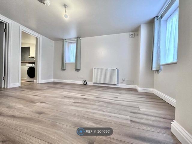 Old Stratford, Milton Keynes MK19, Studio to rent, £895 pcm | PrimeLocation