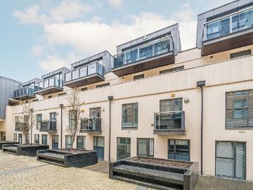 Old Post Office Walk, Surbiton KT6, 3 bed maisonette to rent, £2,700 pcm | PrimeLocation