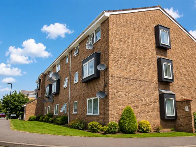 Old Park Mews, Heston, TW5 2 bed flat to rent £1,750 pcm £404 pw