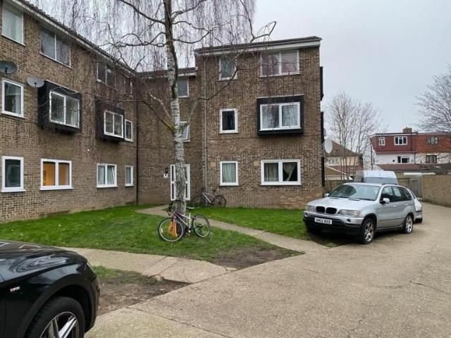 Old Park Mews, Hounslow TW5, 2 bed flat to rent, £1,800 pcm | PrimeLocation