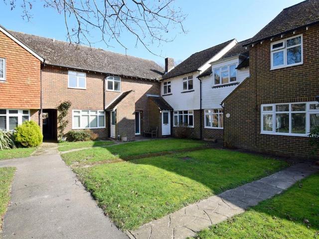 Old Place, Bognor Regis, PO21 2 bed terraced house to rent £1,400 pcm £323 pw