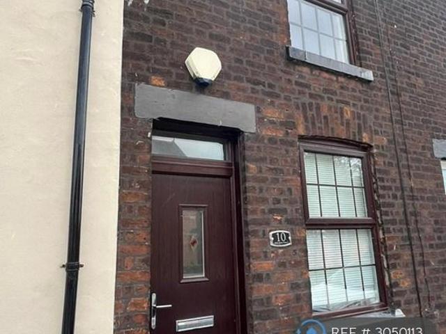 Old Quay Street, Runcorn, WA7 2 bed terraced house to rent £750 pcm £173 pw
