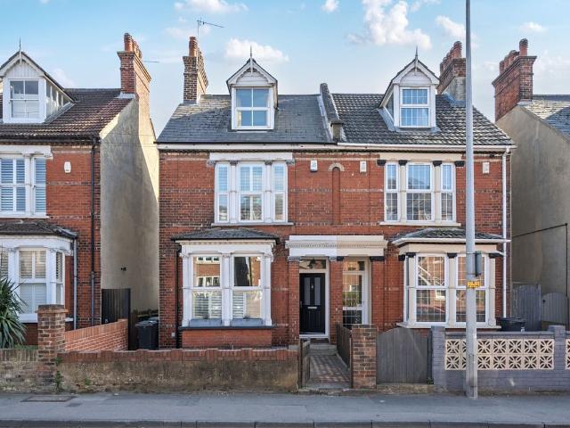 Old Road West, Gravesend DA11, 3 bed terraced house to rent, £2,100 pcm | PrimeLocation