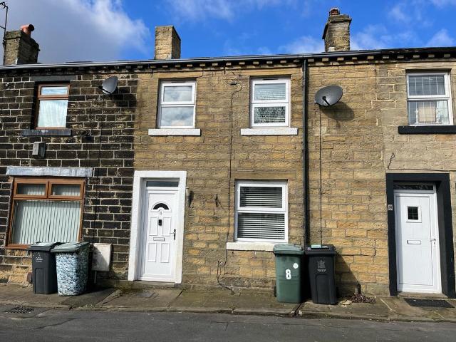 Old Road, Denholme BD13 2 bed cottage to rent £750 pcm £173 pw