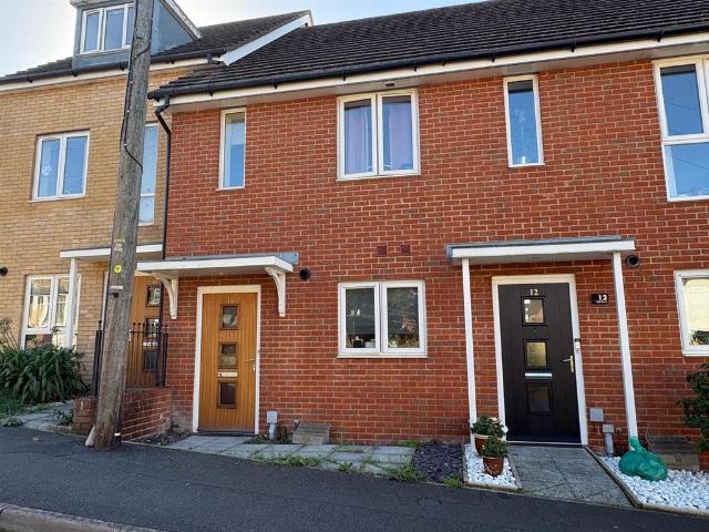 Old Road, East Cowes, PO32 6AJ 2 bed terraced house to rent £1,025 pcm £237 pw