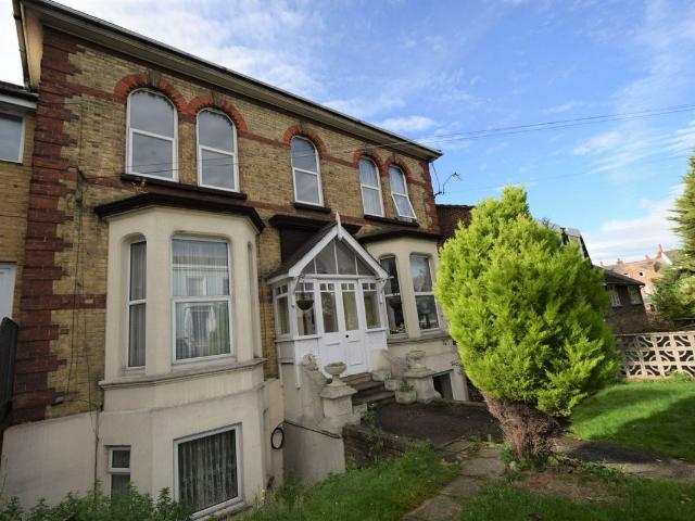 Old Road East, Gravesend DA12, 1 bed flat to rent, £900 pcm | PrimeLocation
