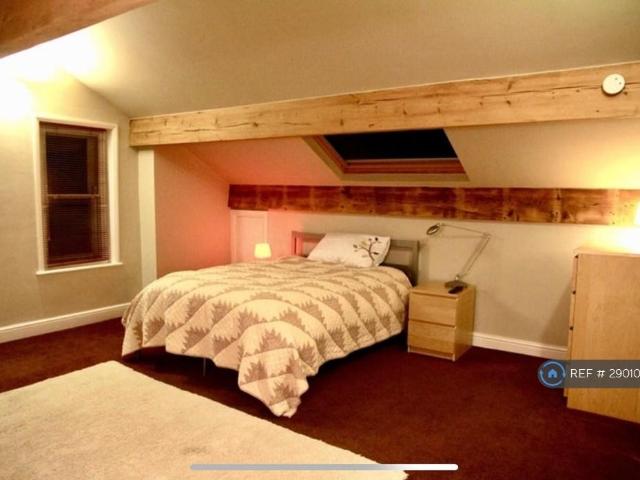 Old Road, Farsley, LS28 1 bed in a house share to rent £730 pcm £168 pw