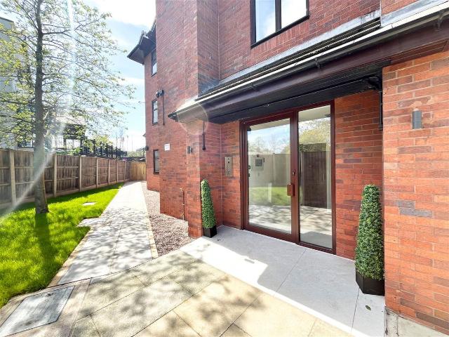 Old Road, Handforth, Wilmslow SK9, 1 bed flat to rent, £1,100 pcm | PrimeLocation