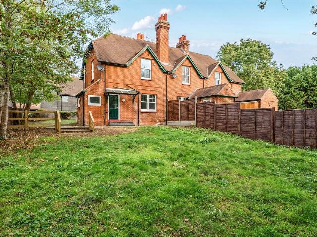 Old Woking Road, Woking, Surrey GU22, 2 bed detached house to rent, £1,850 pcm | PrimeLocation