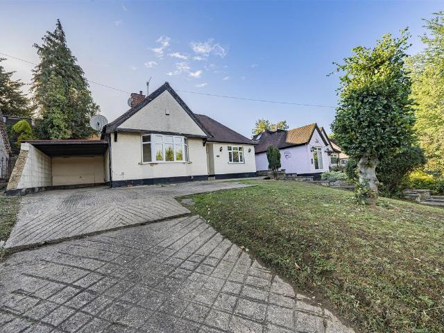 Old Watford Road, Bricket Wood, St. Albans AL2, 2 bed detached bungalow to rent, £1,950 pcm | PrimeLocation