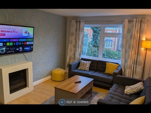 Old Warwick Court, Solihull B92, 2 bed flat to rent, £1,400 pcm | PrimeLocation