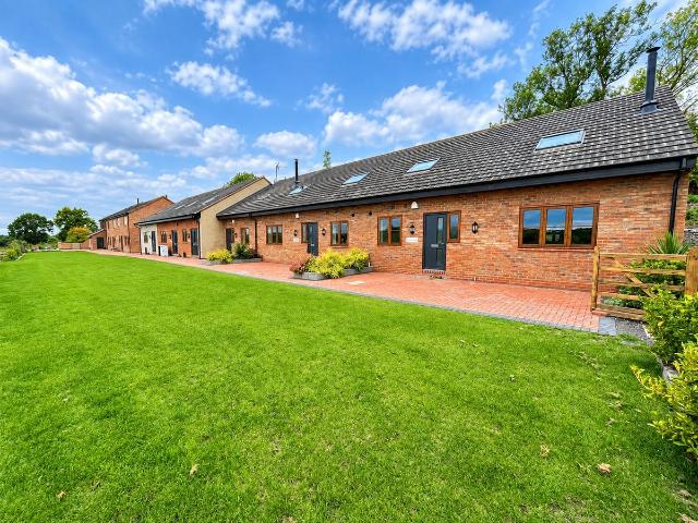 Old Warwick Road, Rowington, Warwick, Warwickshire CV35, 2 bed terraced house to rent, £1,525 pcm | PrimeLocation