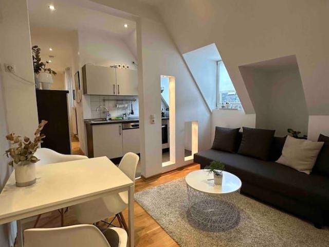 Old Town Apartment with Modern Comfort *very quiet