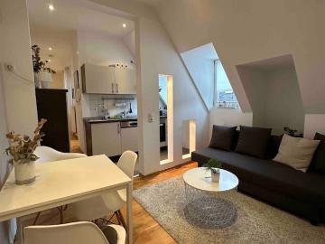 Old Town Apartment with Modern Comfort *very quiet